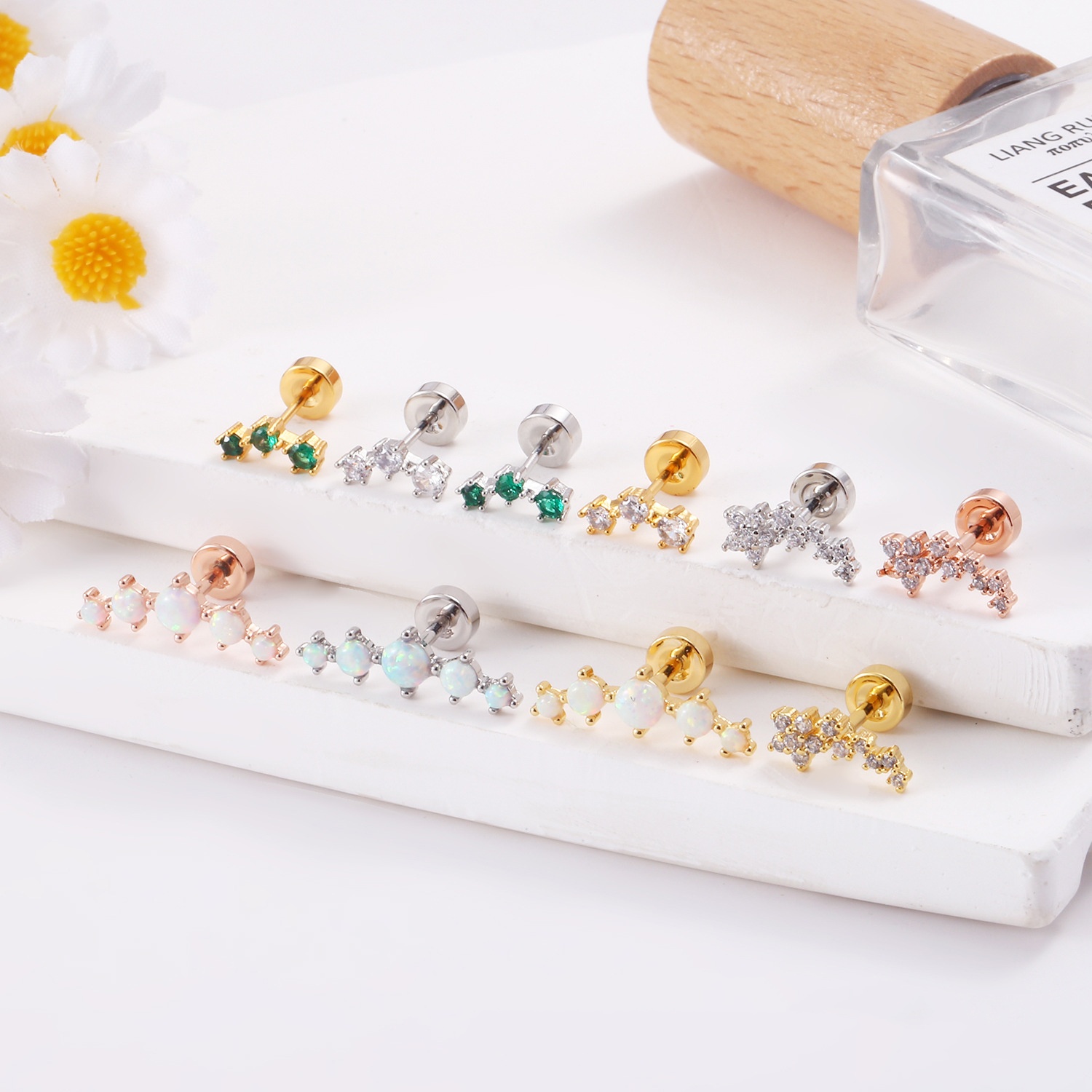 roostevabast terasest huuleaugud südamekujuliste zirkonidega