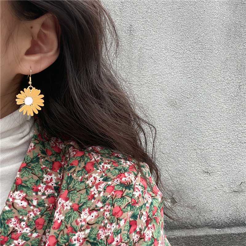 Title 4, Stylish Little Daisy Flower Earrings