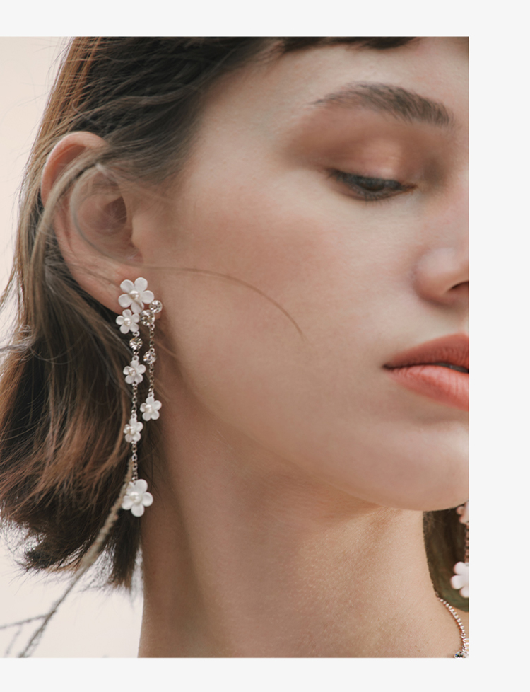 أقراط نسائية طويلة بتصميم زهرة وشراشيب