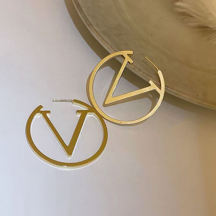 Boucles Dorées Luxe Discret - Élégance & Chic