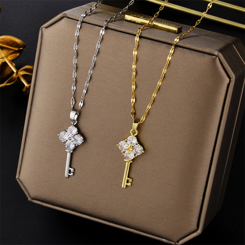 Women's Temperament Fashion Copper Micro Inlaid Real Gold Plated Clavicle Chain