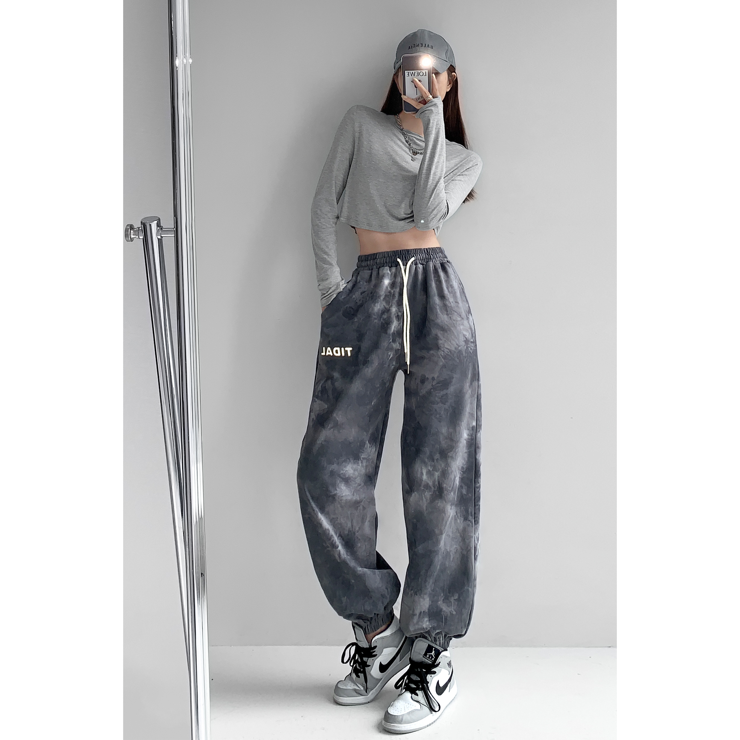 Title 3, Damen Streetwear Sweatpants mit reflektierenden...