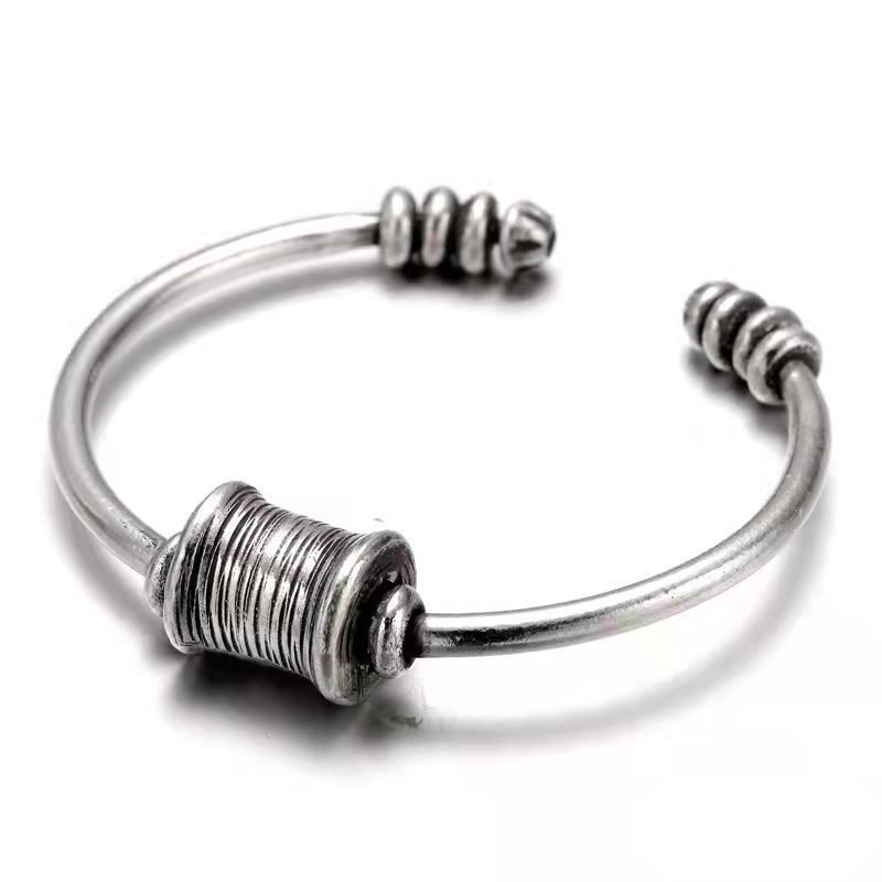 Manual Opening Retro Bracelet With Warp Spinner