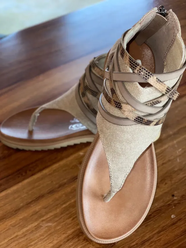 Large Size Sandals Women's Back Zipper Lightweight Flat Strap Cross Toe Khaki - Shop at LoveMi