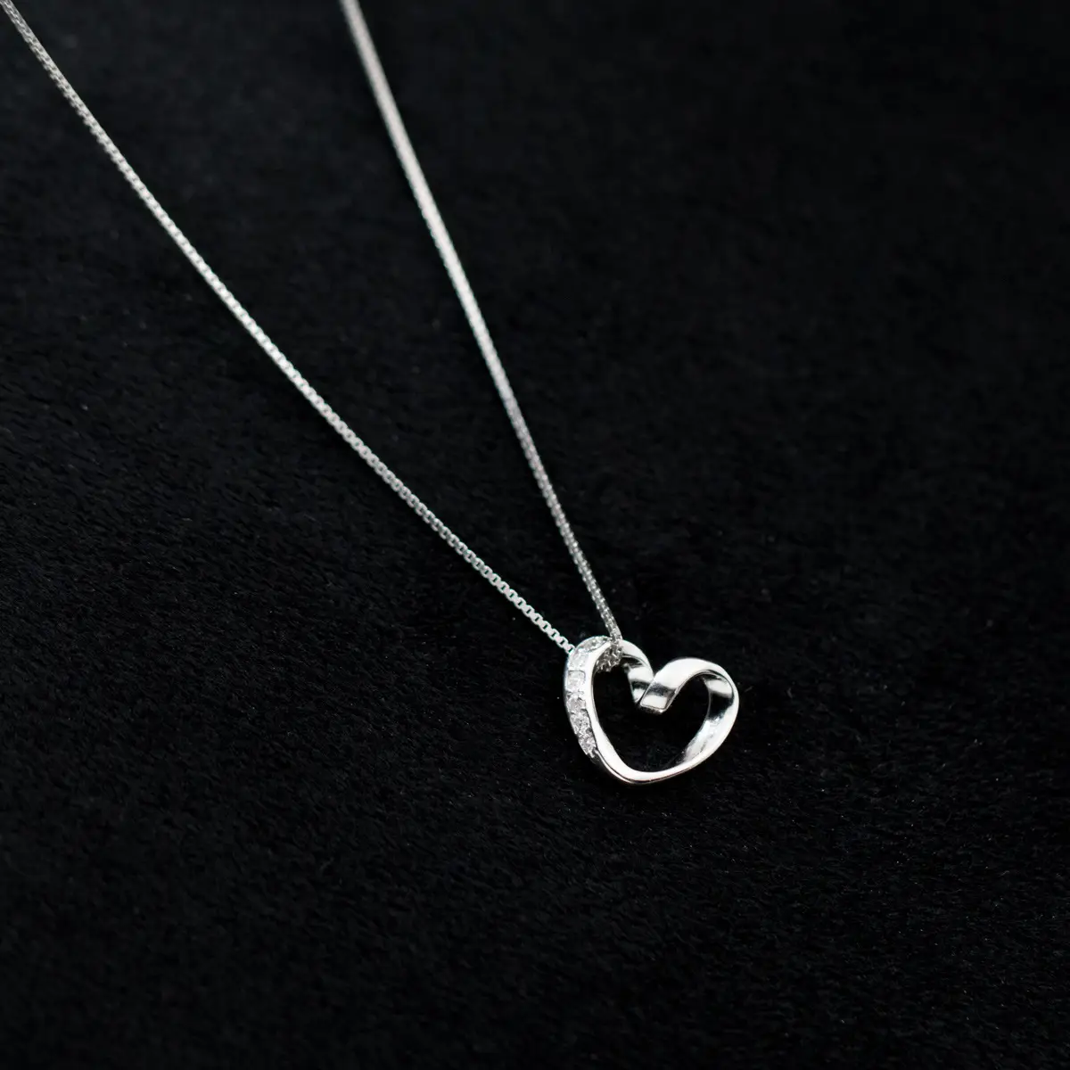Ladies Simple Diamond Cutout Heart Necklace