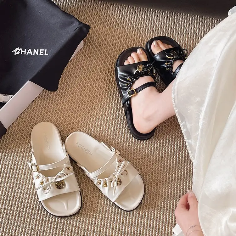 Retro Metal Buckle Wrinkled Sandals