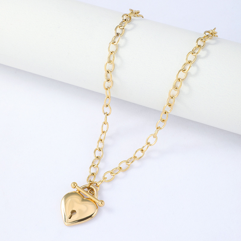 Trendy Women's Necklace Creative Personality Golden Love Pendant OT Buckle Net Red Clavicle Chain Cross-border