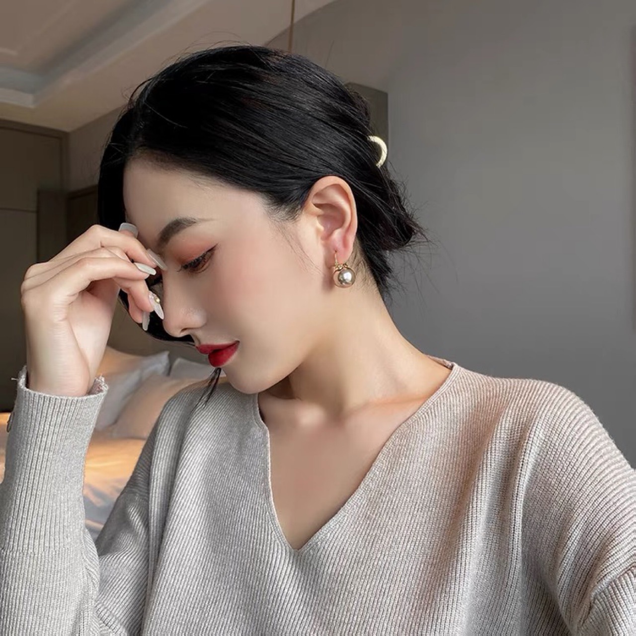 أقراط لؤلؤة نسائية بتصميم كلاسيكي وبسيط