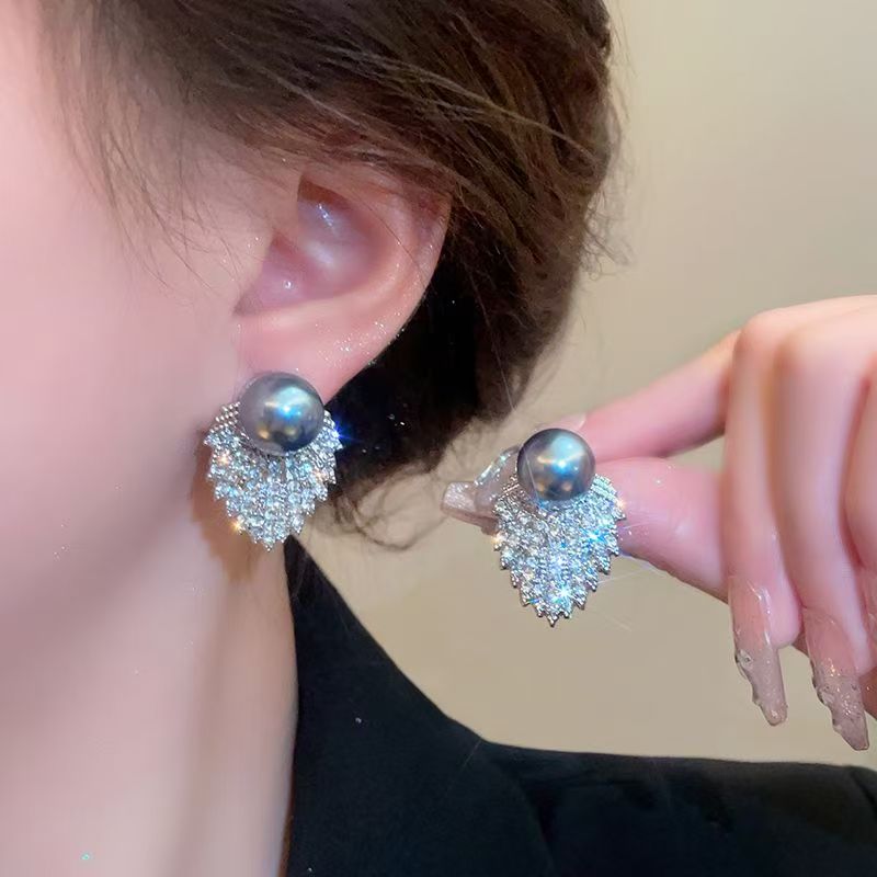 ต่างหูมุกประดับเพชร Rhinestone สุดแวว