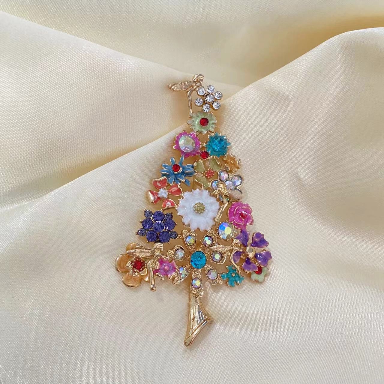 Title 2, Retro Dream Crystal FARCENT Brooch