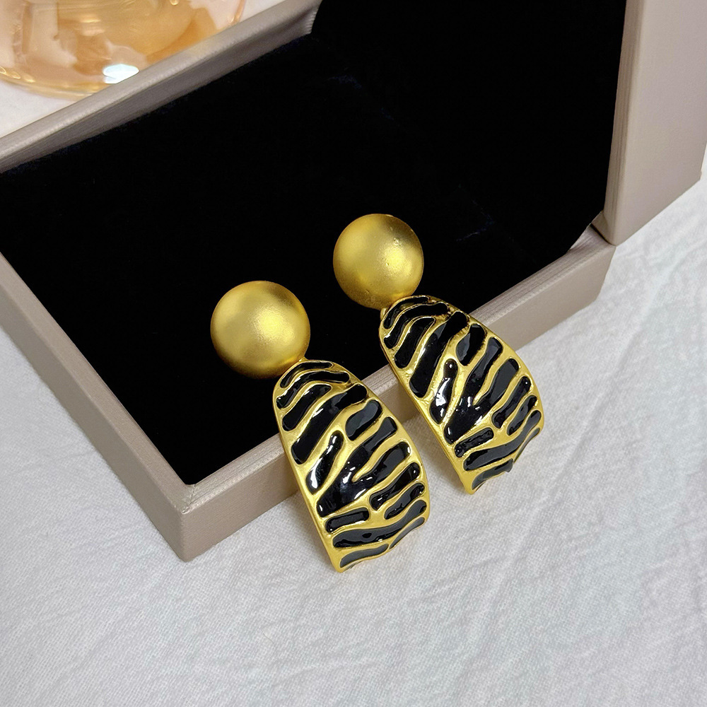 Premium Vintage Earrings - Enamel Flower Retro Niche Style, Light Luxury Versatile Elegant Ear Jewelry