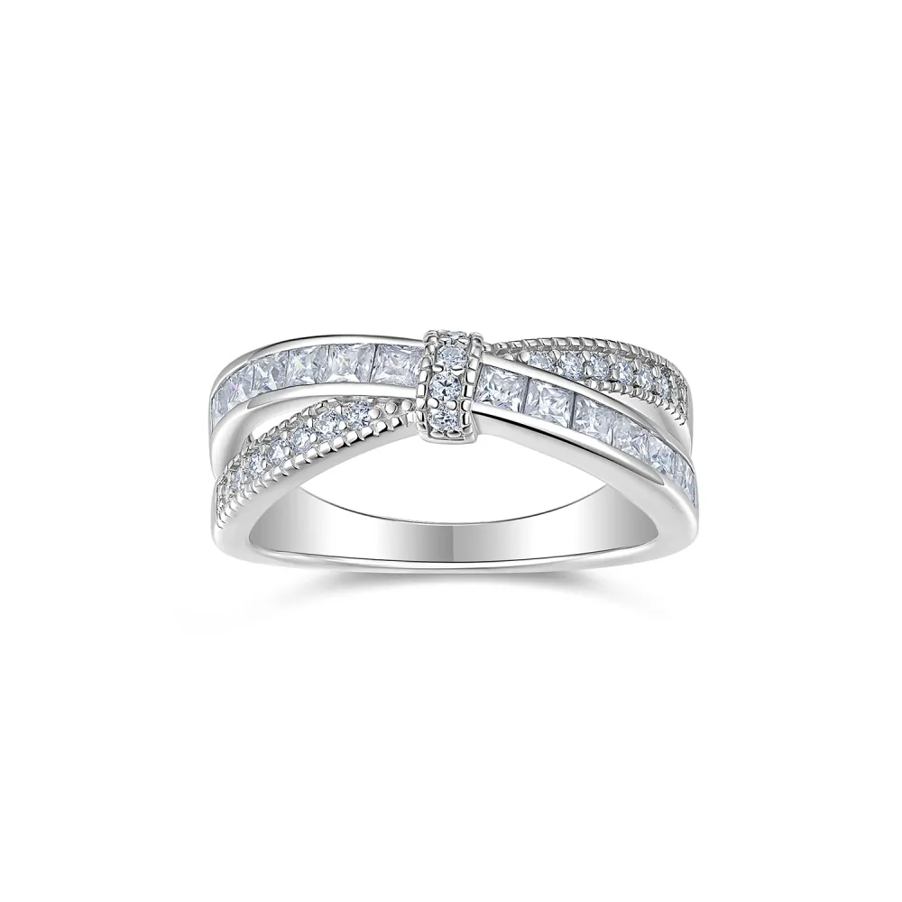 A Luxurious And Fashionable Minimalist Jewelry Ring Featuring Top-quality Moissanite, Made Of S925 Silver Electroplated With Platinum.