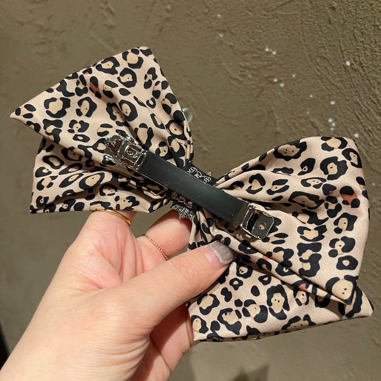 Leopard bow hairpin