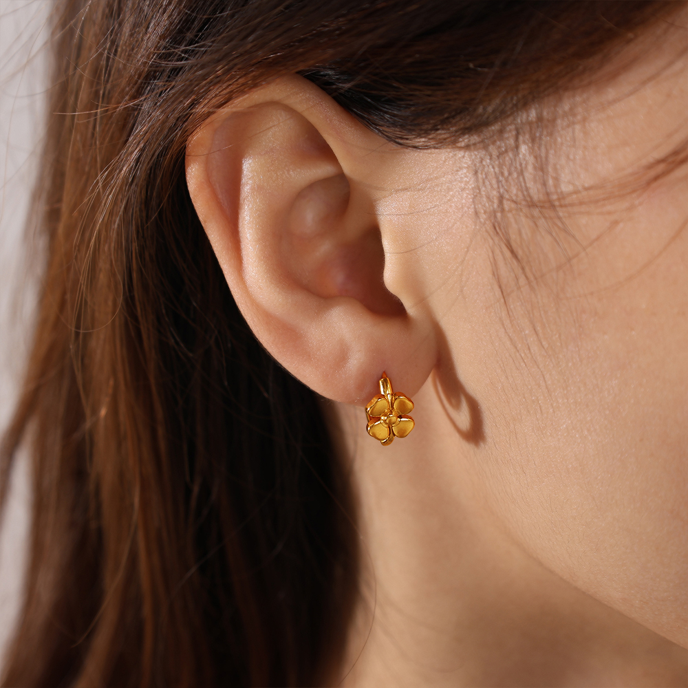 INS Trendy Luxury Bow Earrings, Stainless Steel, Delicate & Petite, Elegant Clover, Elegant Parisian Style Earrings - imagen 1