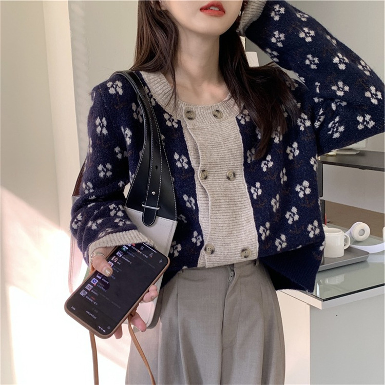 Women's Small Flower Vintage Double Breasted Crewneck Knit Cardigan