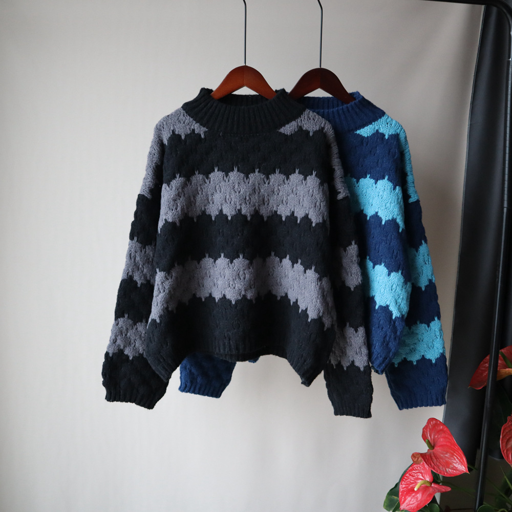 Title 2, Gruby sweter w stylu retro. Sweter w kontrastow...