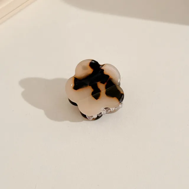 Small Bangs With Broken Hair Clips On The Forehead Light Leopard Print - Shop at LoveMi