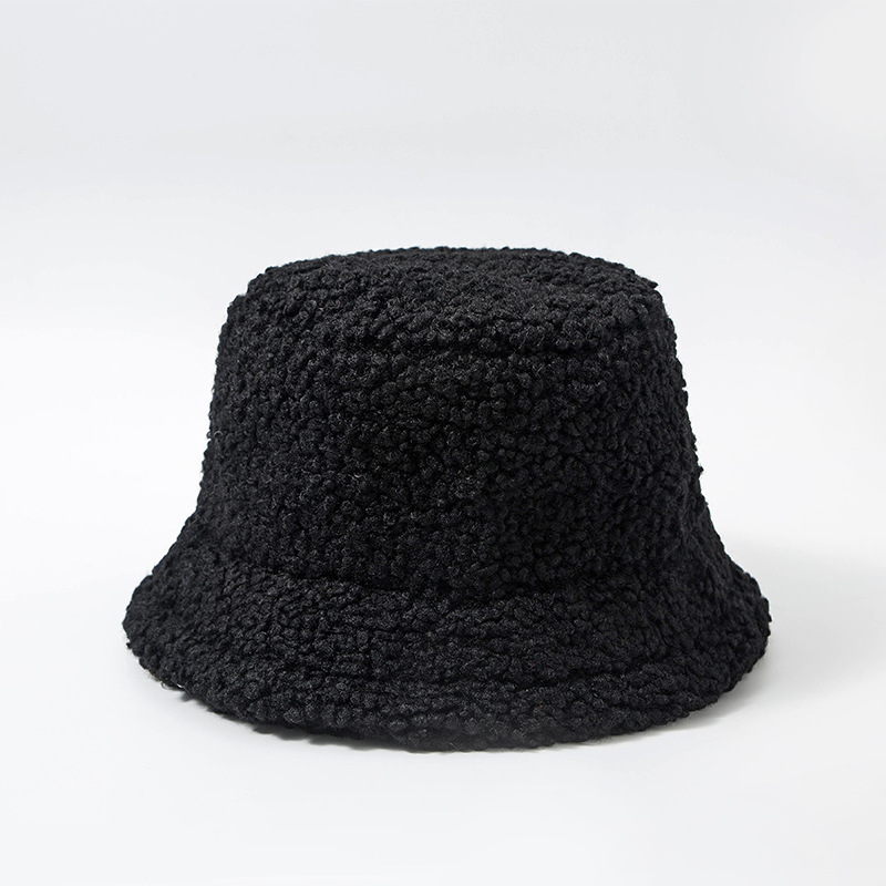 Title 7, Cappello da pescatore in peluche di agnello