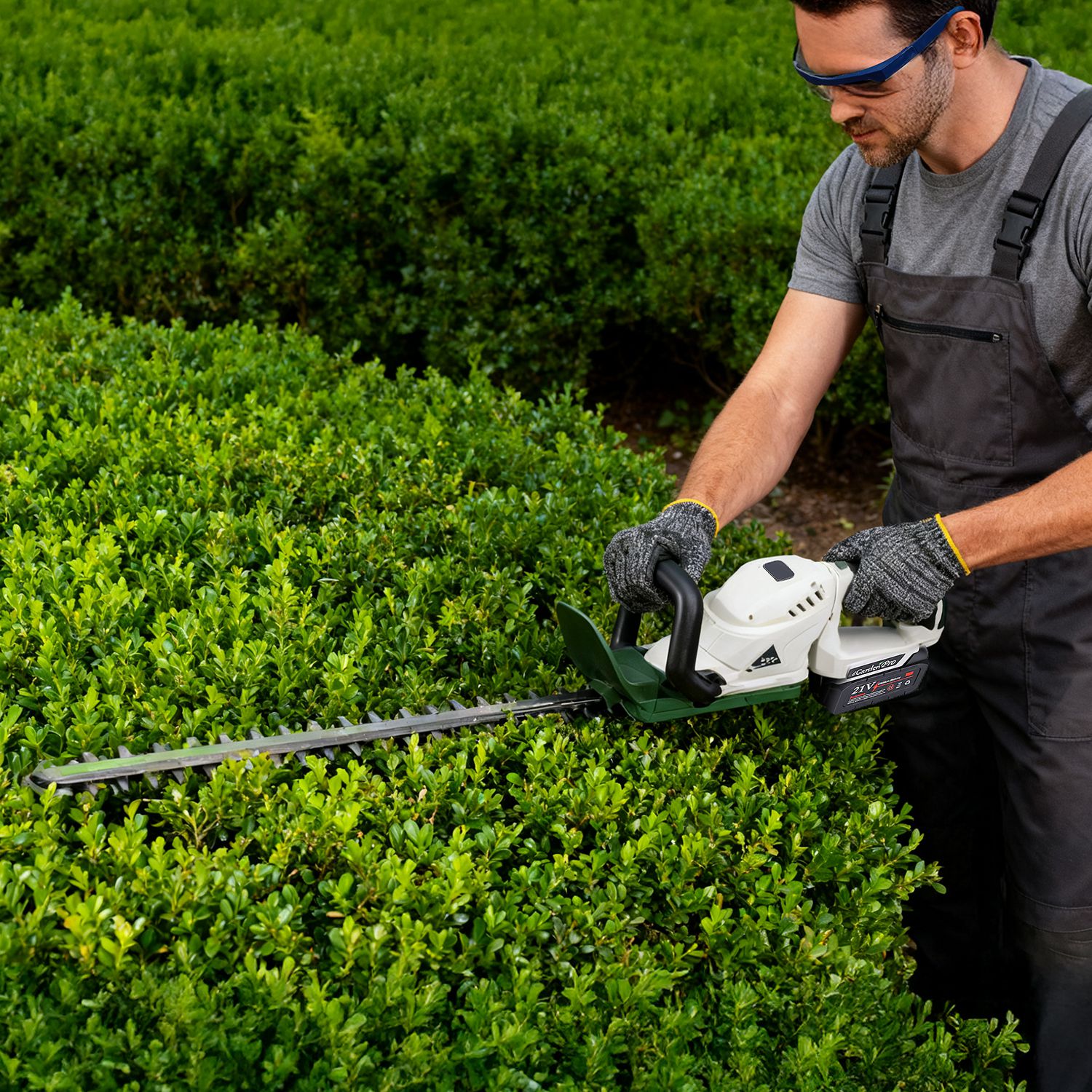 20in Cordless Hedge Trimmer For Spring Garden 21V Handheld Bush Trimmer Electric Grass Shrub Trimmer With Dual Action Blades 0.6in Cutting Diameter Safety Lock 90 Degree Adjustable Handle