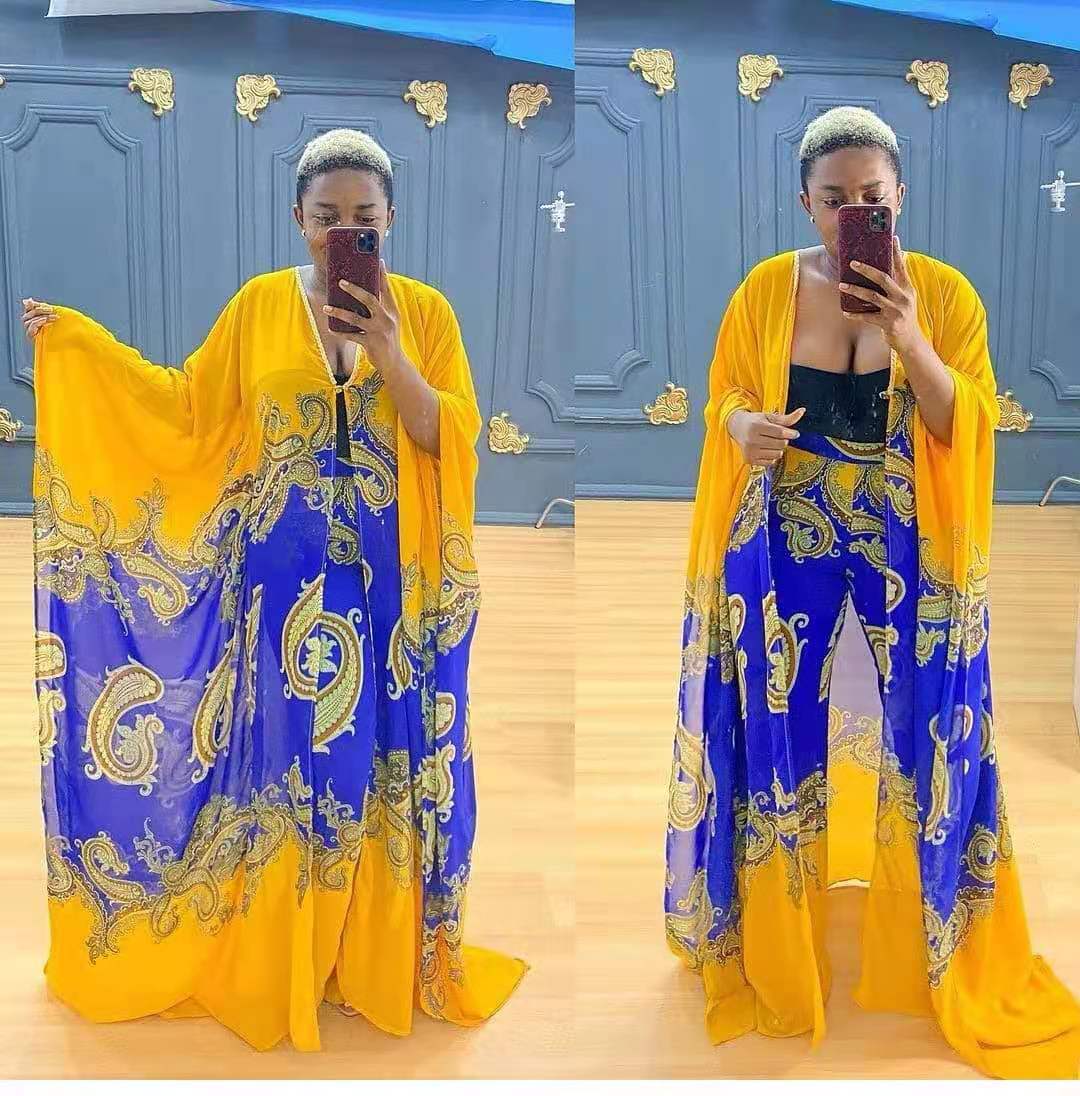 Ensemble robe et pantalon de couleur africaine