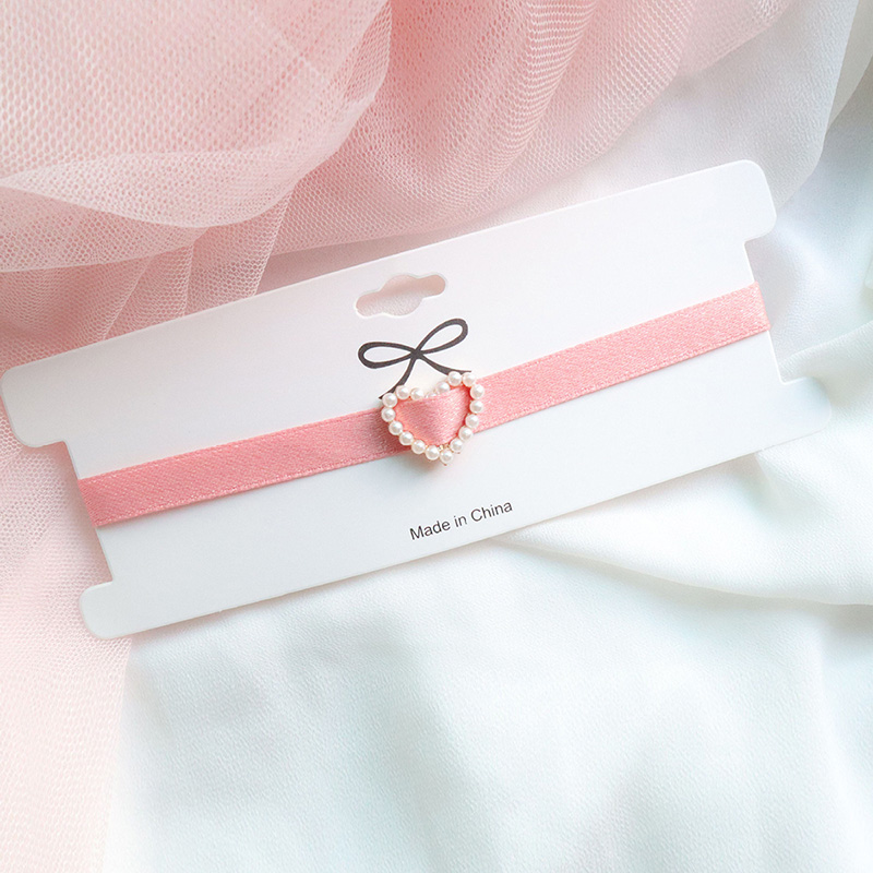 قلادات تشوكر حبل وردي بتعليقة قلب لؤلؤي لطيف