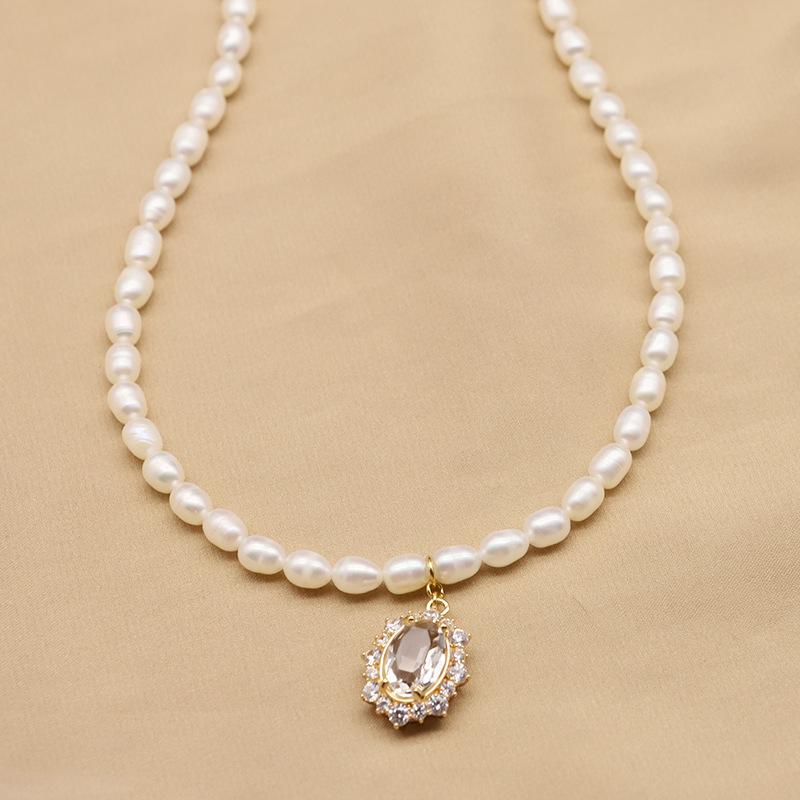 Title 4, Collier de perles d