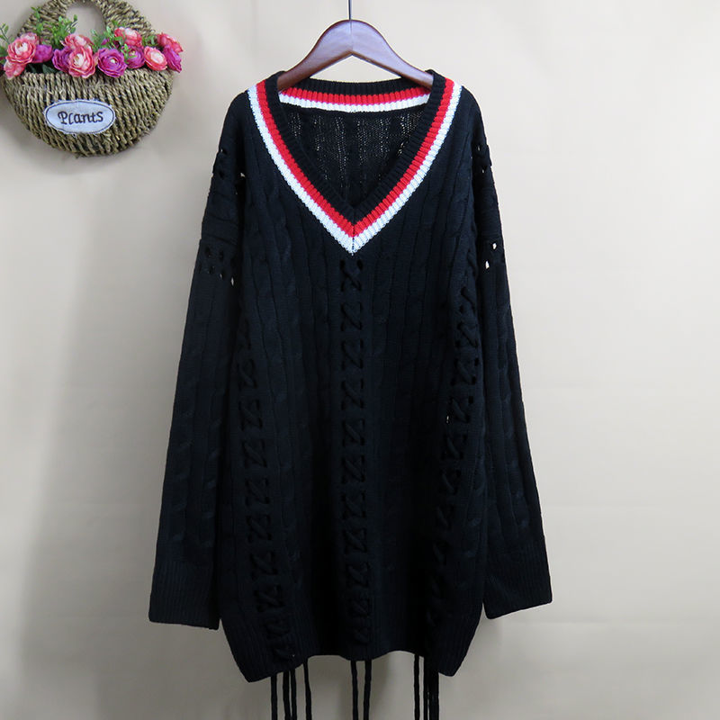 Title 2, A Loose-Fitting Mid-Length Sweater With Tassel