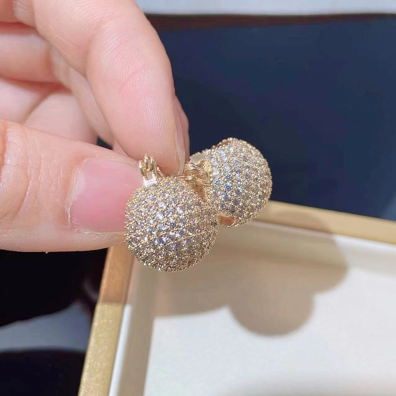 Women's Full Drill Ball Ear Buckle