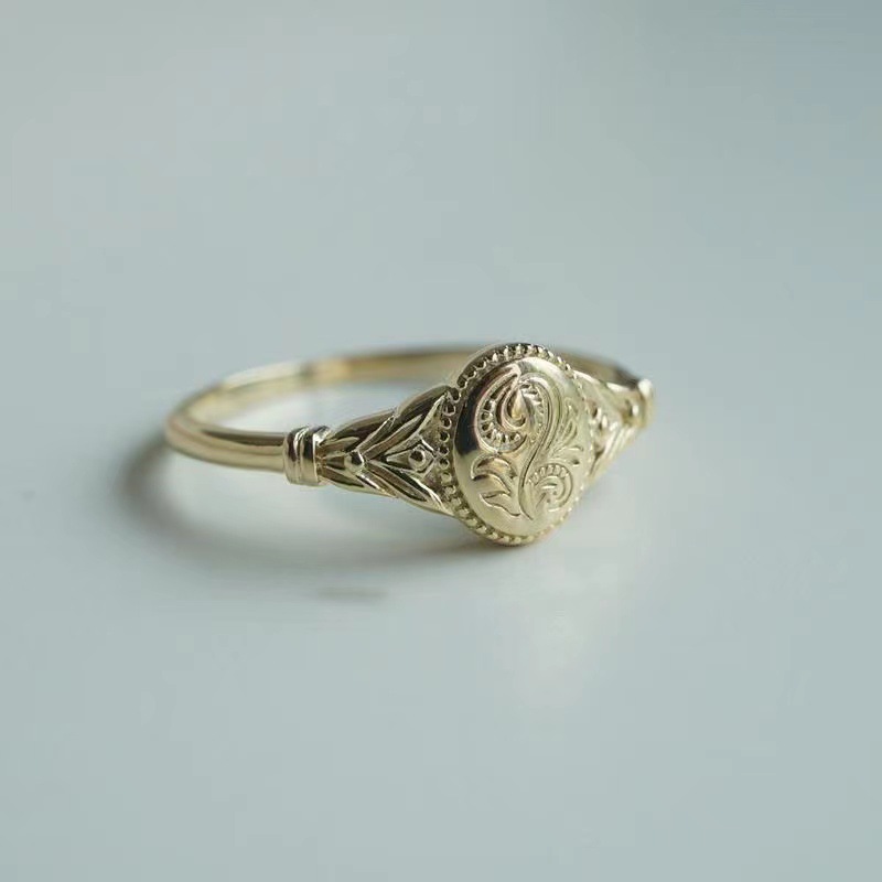 Title 3, 925 Plated Retro Fashion Carved Ring A stylish...