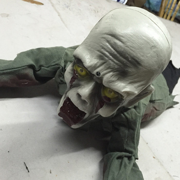 Halloween Decoration Props Ghost Festival Toys KTV Induction Electric Climbing Ghost Bar Haunted House Horror Crawling Ghost 4