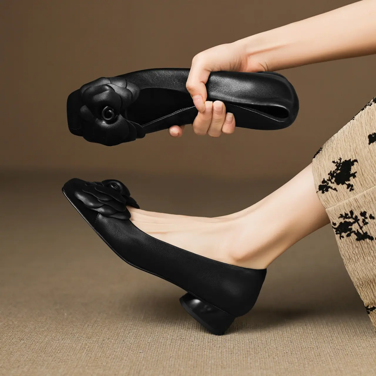 Women French Camellia Shallow Mouth Pumps, 2026 New Autumn Versatile Block Heel Leather Shoes, Commuter Slip-on Flats