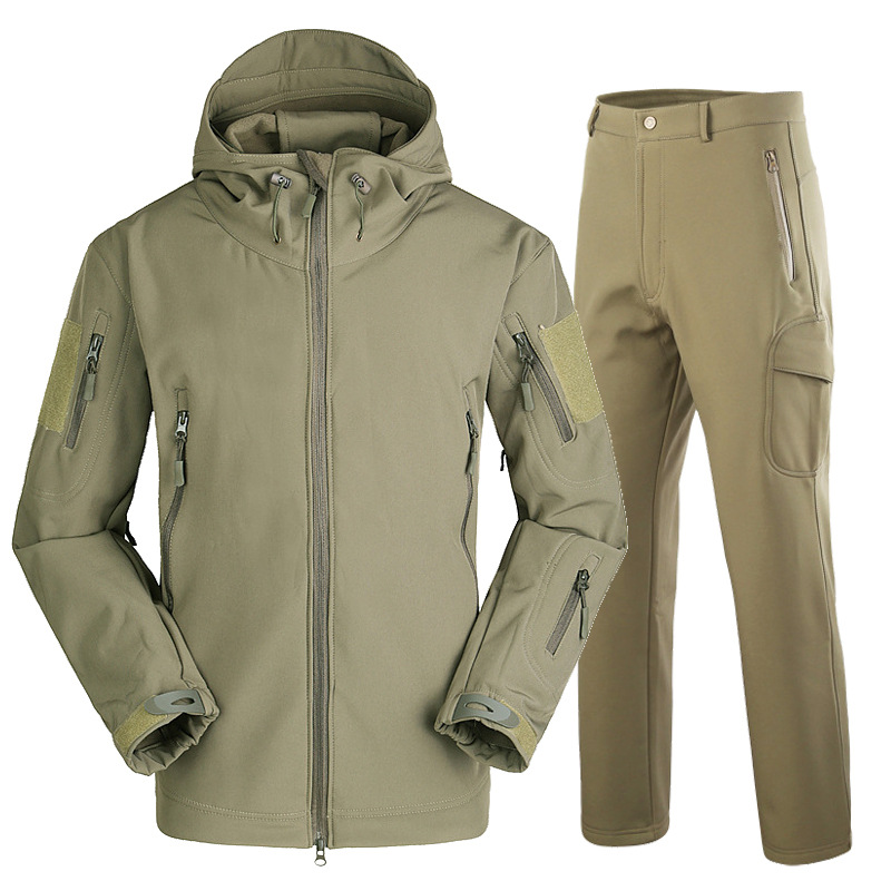 Title 4, Tarnanzug aus wattierter Jacke und Hose