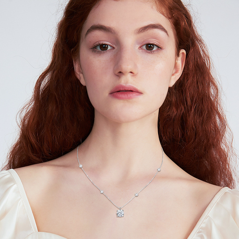 Light Luxury Trendy Diamond Necklace Women's High-grade Design Niche Pendant Necklace Clavicle Chain