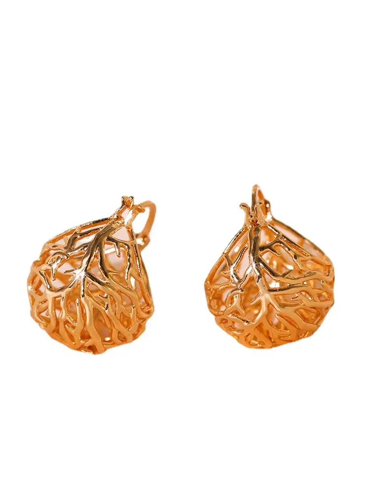 Design Luxury Earrings With Unique Temperament