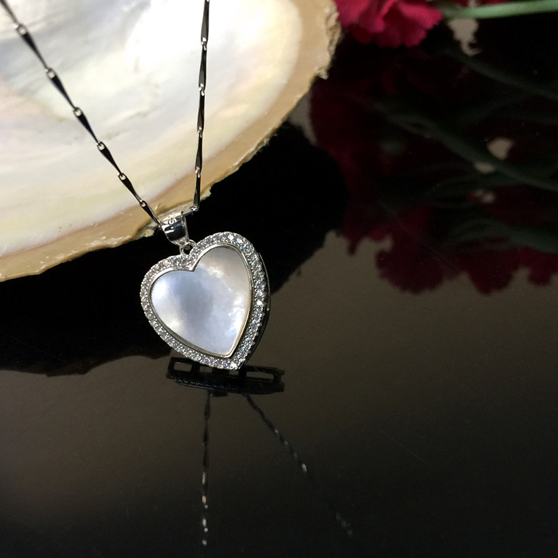 Women's Inlaid Natural Shell Necklace