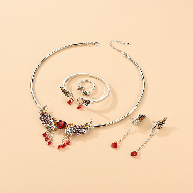 Newly Designed High-quality Fashion Women's Essential Pendant Necklace