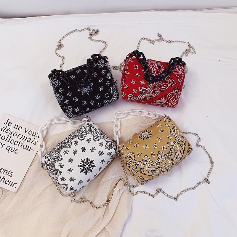 Title 2, Bolso bandolera Chain Messenger Cashew Flower, ...