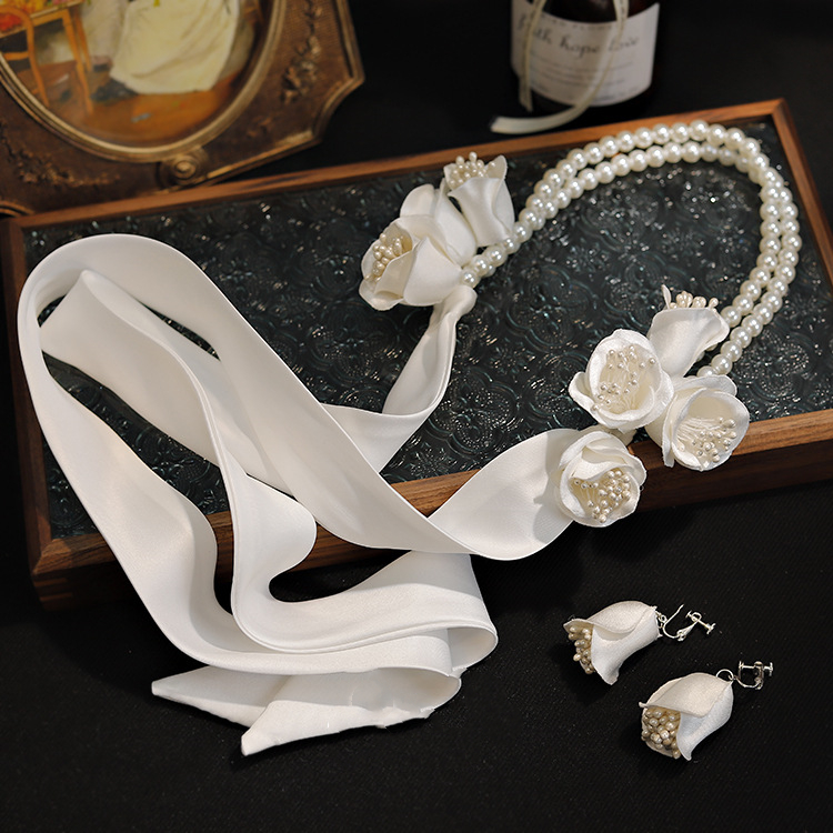 Bride's White Temperament Satin Hair Accessory