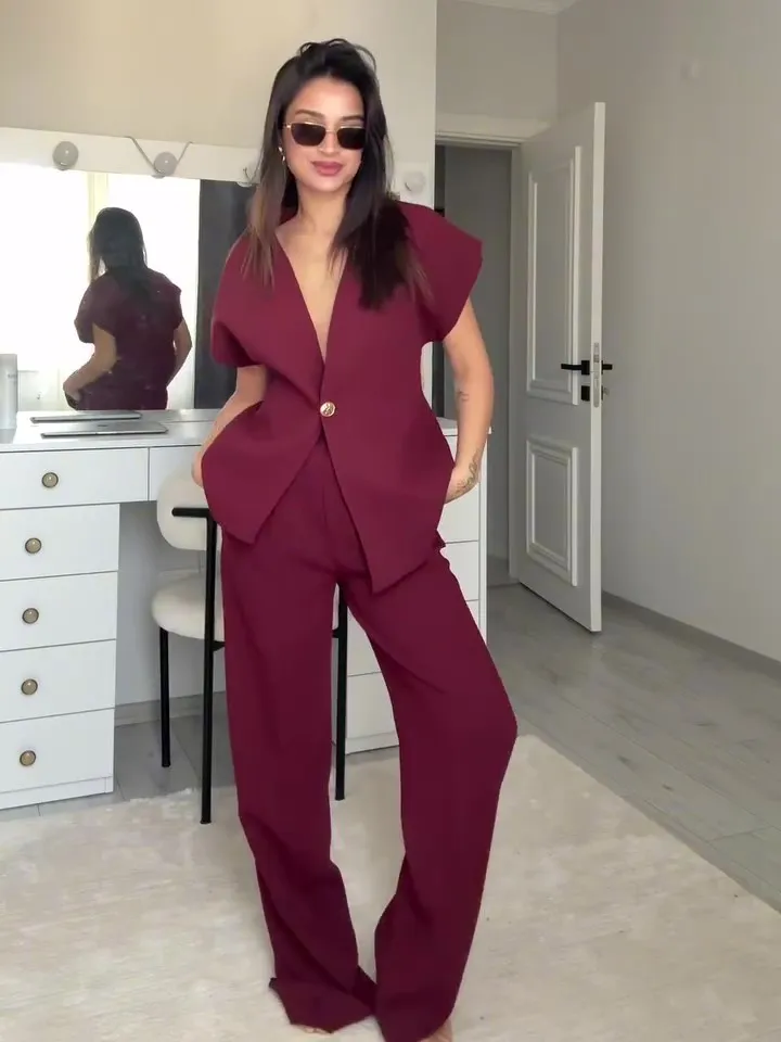 Burgundy Sleeveless Single-button Top & High-waisted Pants Set - Burgundy