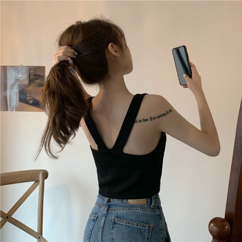 Sleeveless Top With A Celebrity Inside The Navel