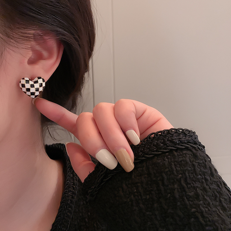 925 Silver Needle Oil Drop Checkerboard Love Stud Earrings