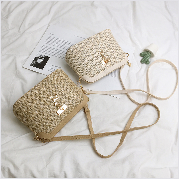 Title 2, Straw Shell Fawn Female Tas. Een stijlvolle en ...