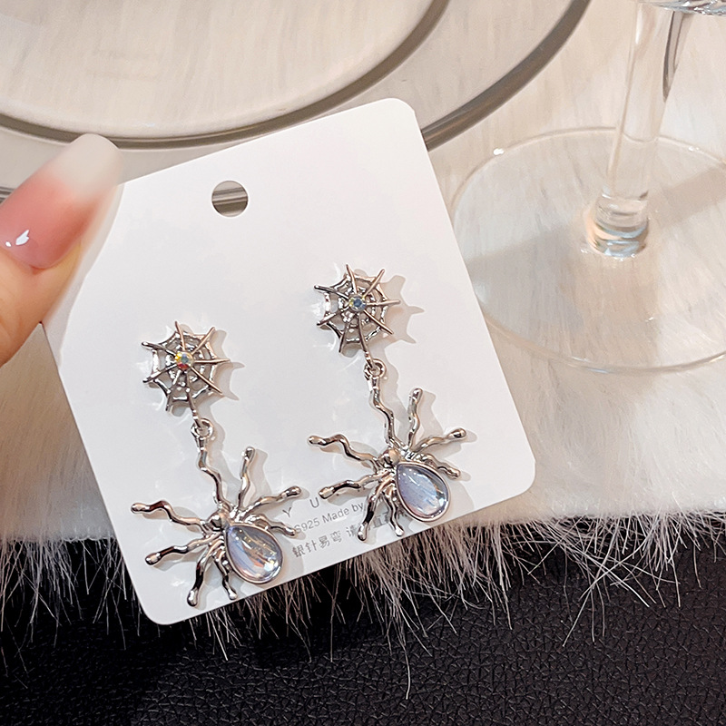 Dark spider moonstone stud earrings (black)