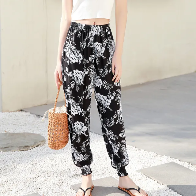 Ladies Casual Lantern Cotton Silk Beach Shorts Black And White Flowers - Shop at LoveMi