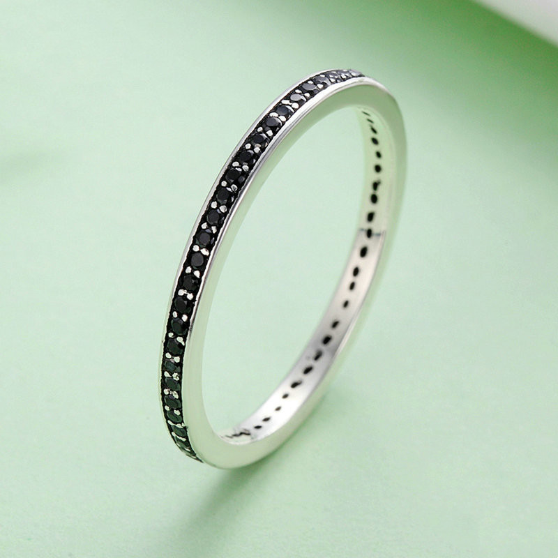 Temperament Female Inlaid Black Zircon Ring