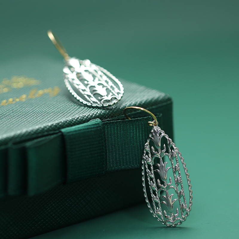 Exquisite Hollow 925 Silver Color Separation Eardrop With High Sense