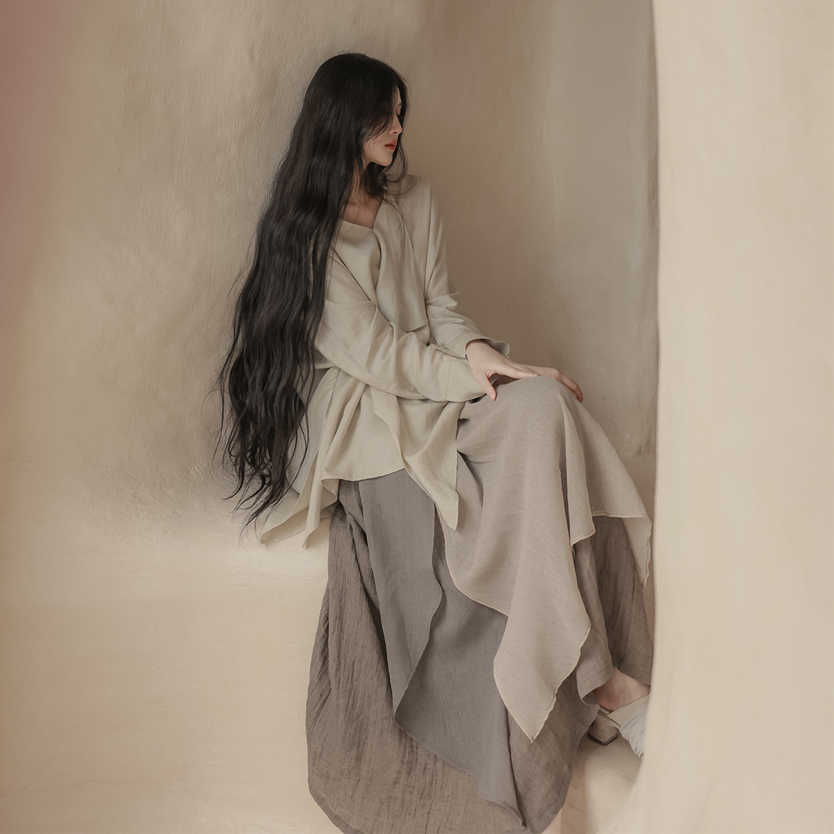 Women's Fashionable Simple V-neck Pullover Irregular Skirt