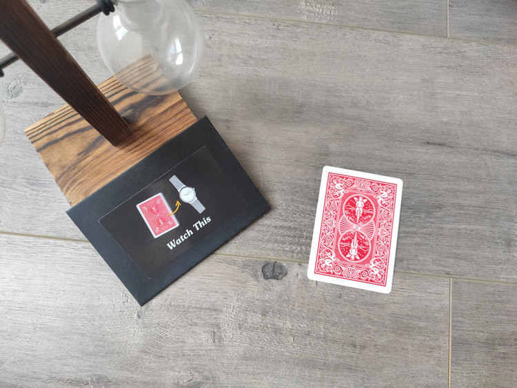 Shocking and intuitive close up magic props (poker)