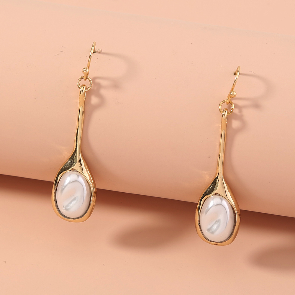 European and American hot style creative retro earrings exquisite ladies baroque pearl earrings