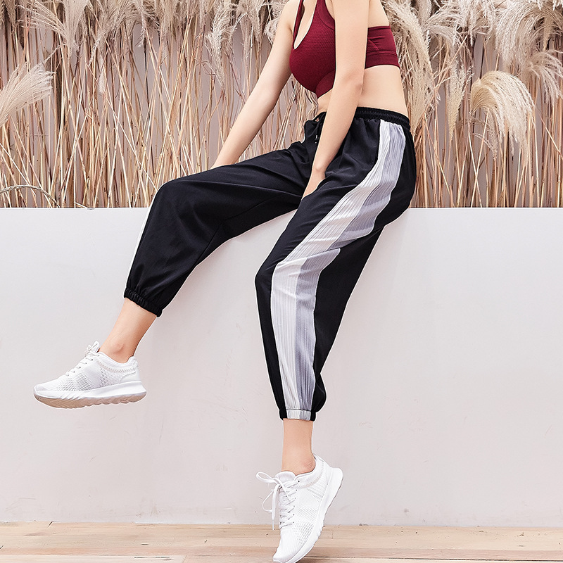 Title 1, Damen Sweatpants mit Farbkontrast und Crinkle-E...